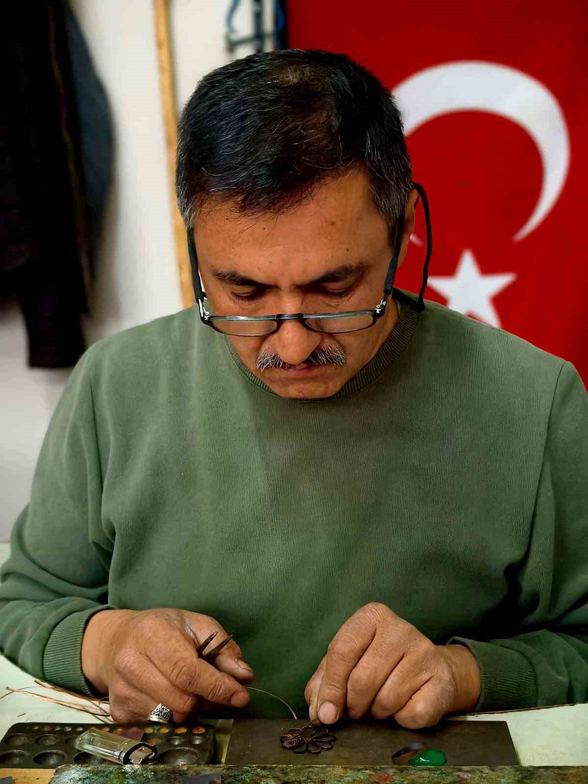 40 yıldır altın, gümüş ve bakıra ateşle şekil veriyor 6 40 yildir altin gumus ve bakira atesle sekil veriyor 2 TaLQ8L9z