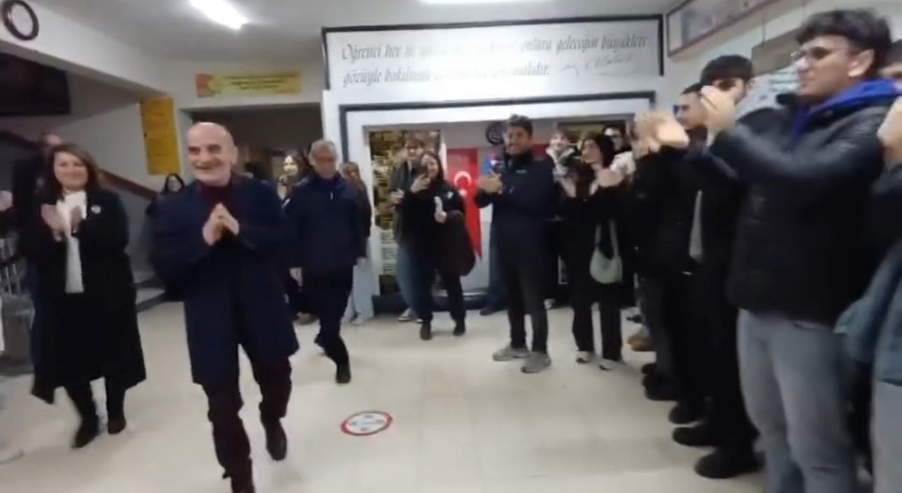 40 yillik egitimcinin meslek hayati alkislarla son buldu 1 zcbQpvun