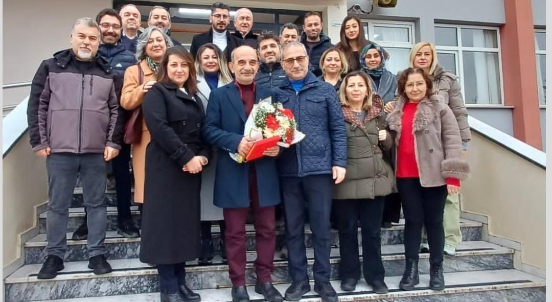 40 yillik egitimcinin meslek hayati alkislarla son buldu 3 GKkPgW3S