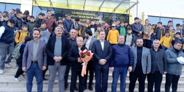 40-yillik-ogretmen-duygusal-torenle-emekliye-ugurlandi-1mUjr32R.jpg