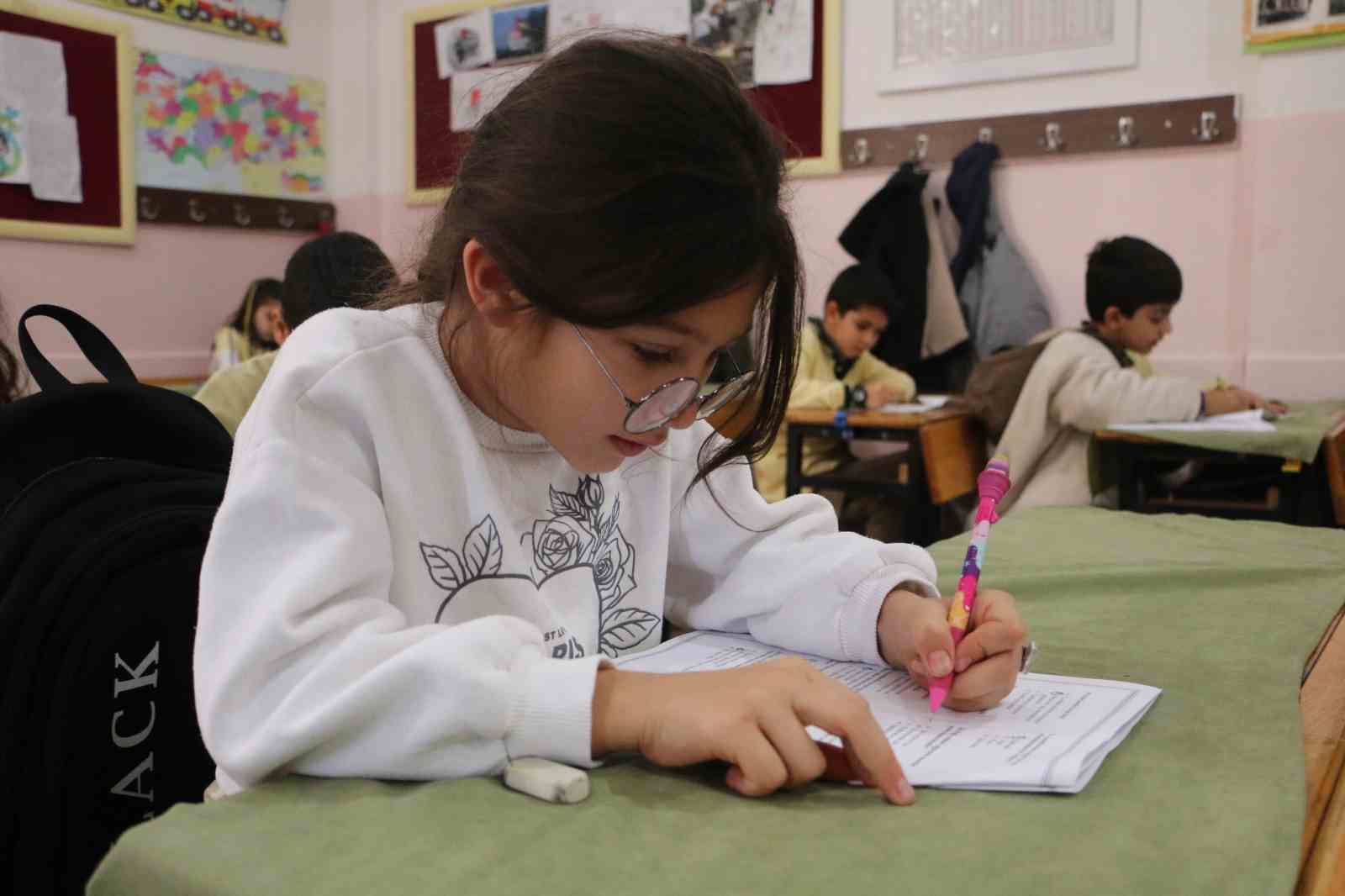 41 bini askin ogrenci oku kitabini al armaganini yarismasinda bulustu 5 uTHFBWW3