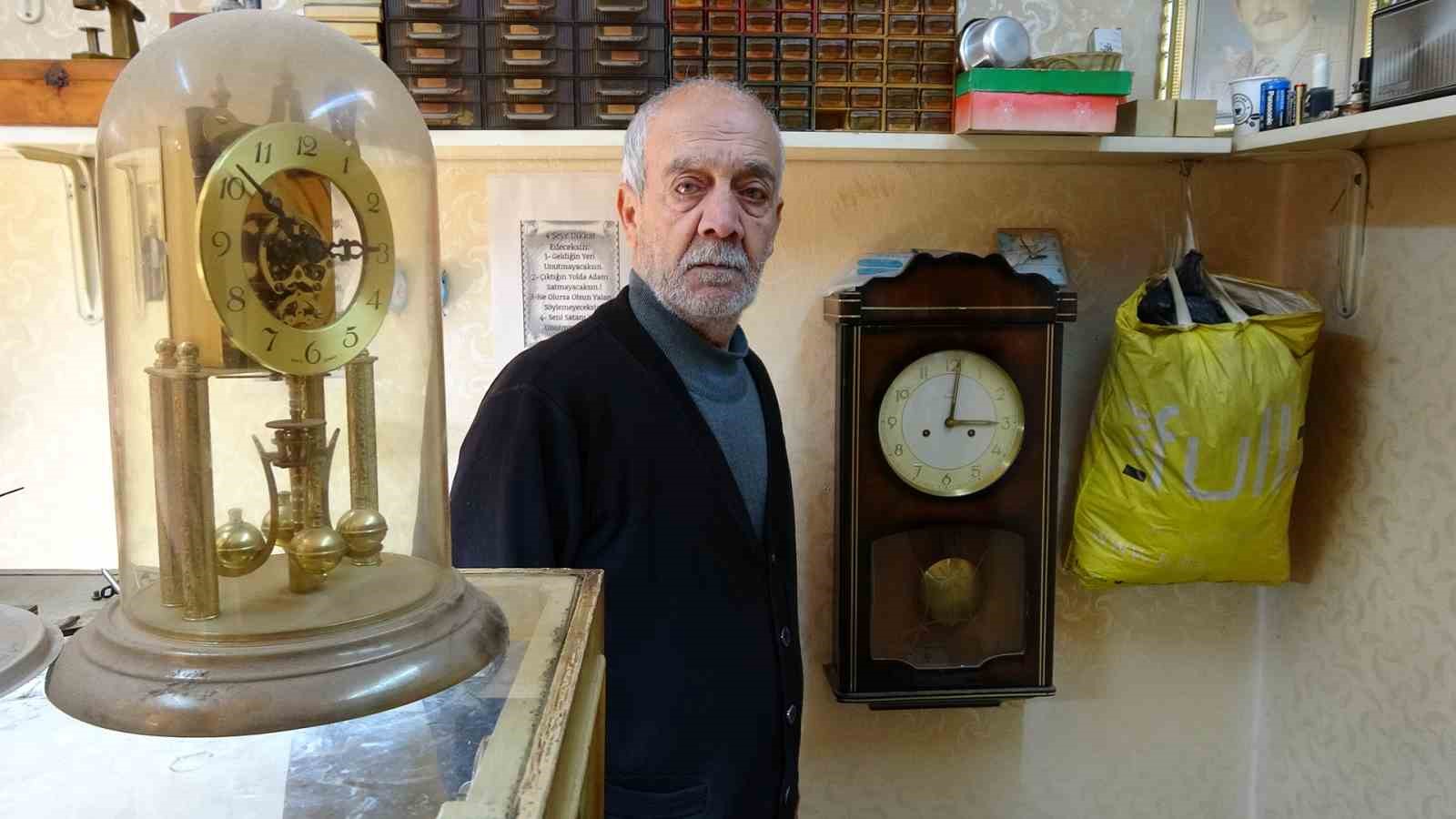 41 yillik saat ustasi 54 yildir antika saatleri onariyor 1 cf1mOL7d
