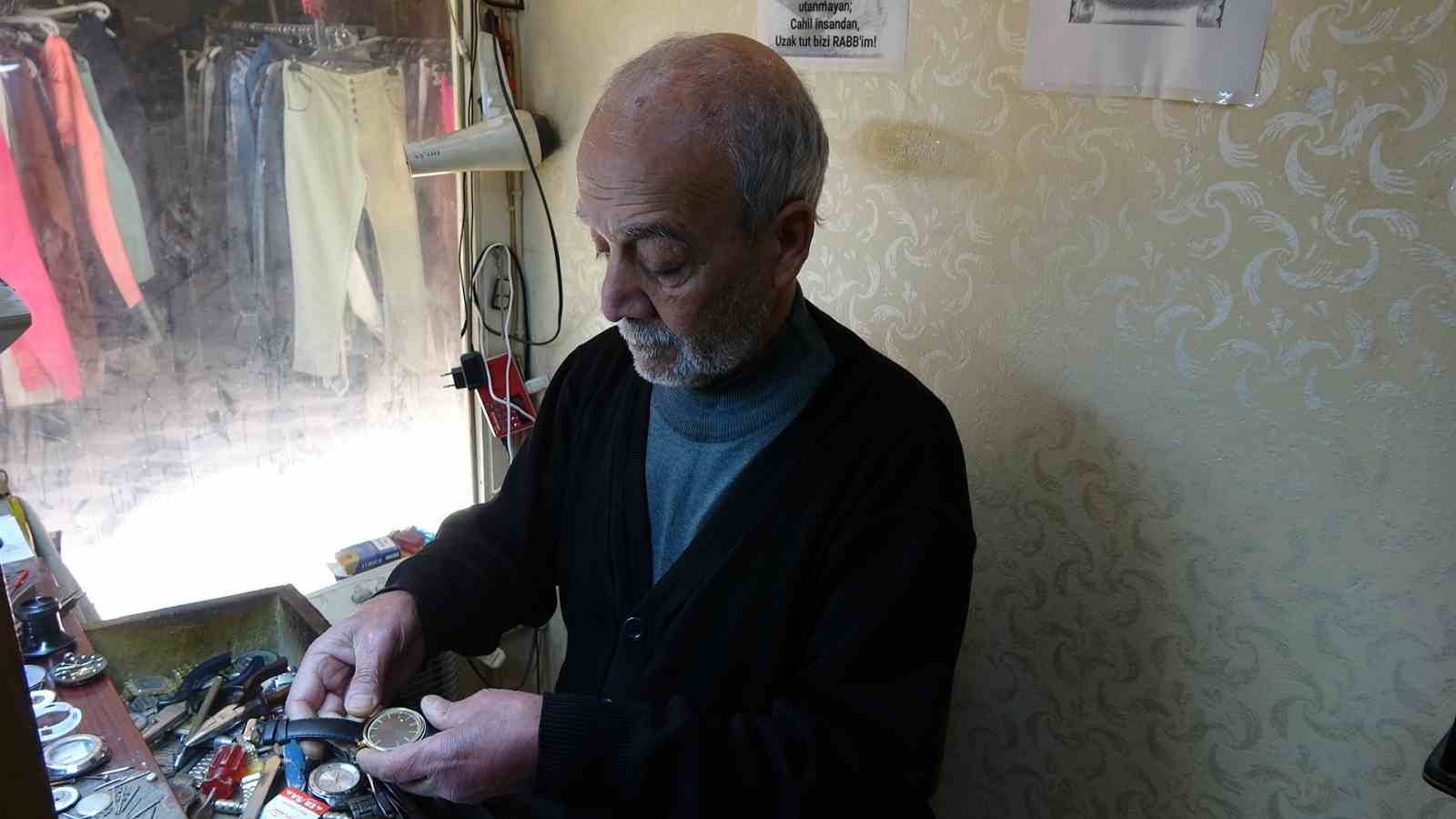 41 yillik saat ustasi 54 yildir antika saatleri onariyor 2 PpWYg6QR