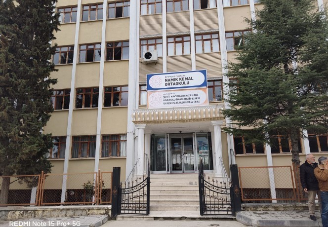 42 yıl 7 ay sonra emekli oldu: Son dersine yıllar önce mezun ettiği öğrencileri katıldı 4 42 yil 7 ay sonra emekli oldu son dersine yillar once mezun ettigi ogrencileri 1K6T8Jni