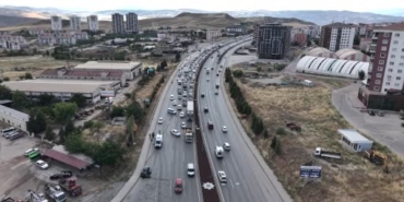 43-ilin-baglanti-noktasinda-yaz-tatili-hareketliligi-kaza-trafigi-durma-noktasina-getirdi-V3QHtLt4.jpg