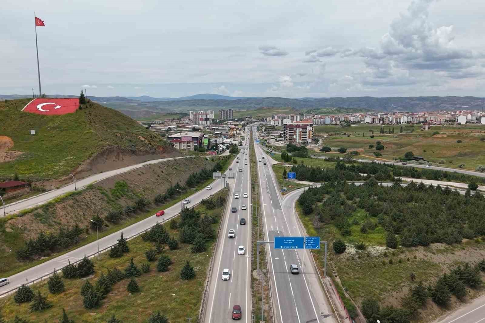 43 ilin baglanti noktasinda yollarin son durumu havadan goruntulendi 0 G5EvCyl7