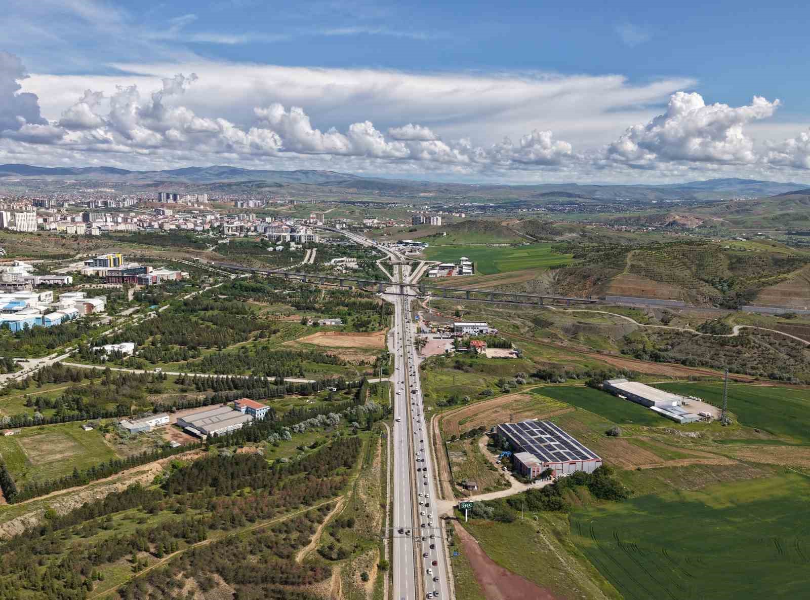 43 ilin gecis noktasinda bayram trafigi havadan goruntulendi araclar adim adim ilerledi 7