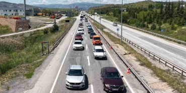 43-ilin-gecis-noktasinda-trafik-hareketliligi-devam-ediyor-validen-suruculere-emniyet-kemeri-ve-hiz-8RQV2Myb.jpg