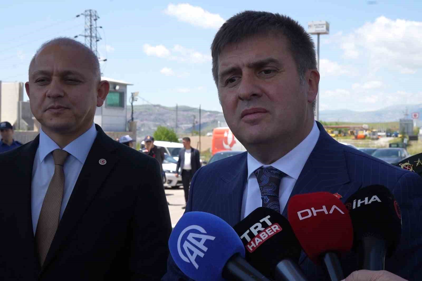 43 ilin geçiş noktasında trafik hareketliliği devam ediyor: Validen sürücülere emniyet kemeri ve hız uyarısı 8 43 ilin gecis noktasinda trafik hareketliligi devam ediyor validen suruculere emniyet kemeri ve hiz 8vNyzqzt