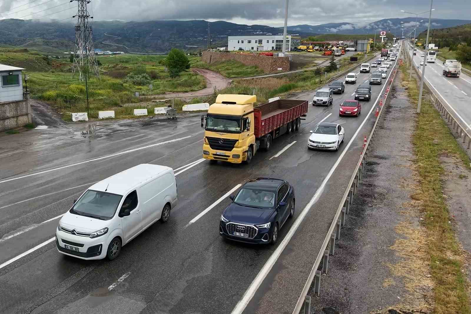 43 ilin gecis noktasinda trafik yogunlugu artti 2 X9XE85d2