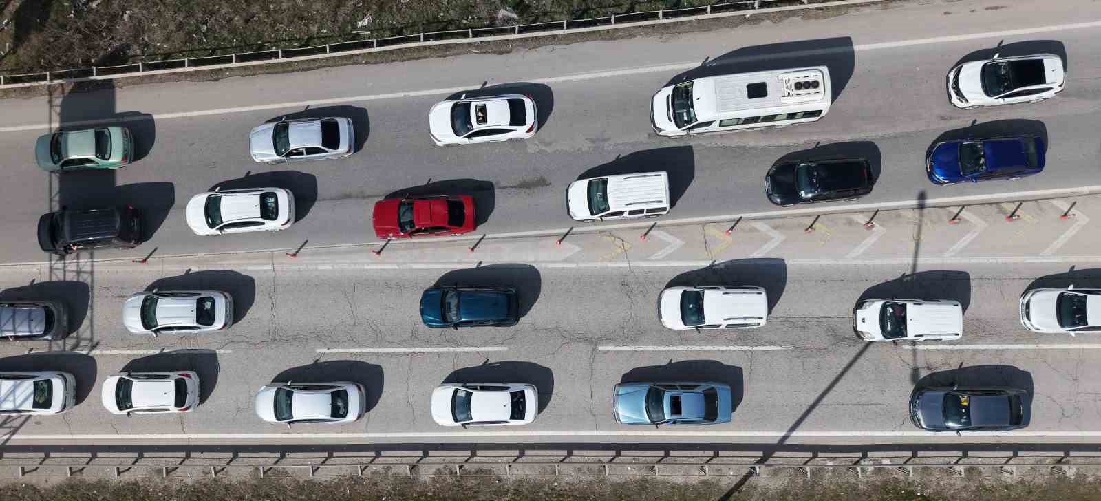 43 ilin geçiş noktasında yoğun trafik: Kilometrelerce araç kuyruğu havadan görüntülendi 7 43 ilin gecis noktasinda yogun trafik kilometrelerce arac kuyrugu havadan goruntulendi 3 6S4l7W1U