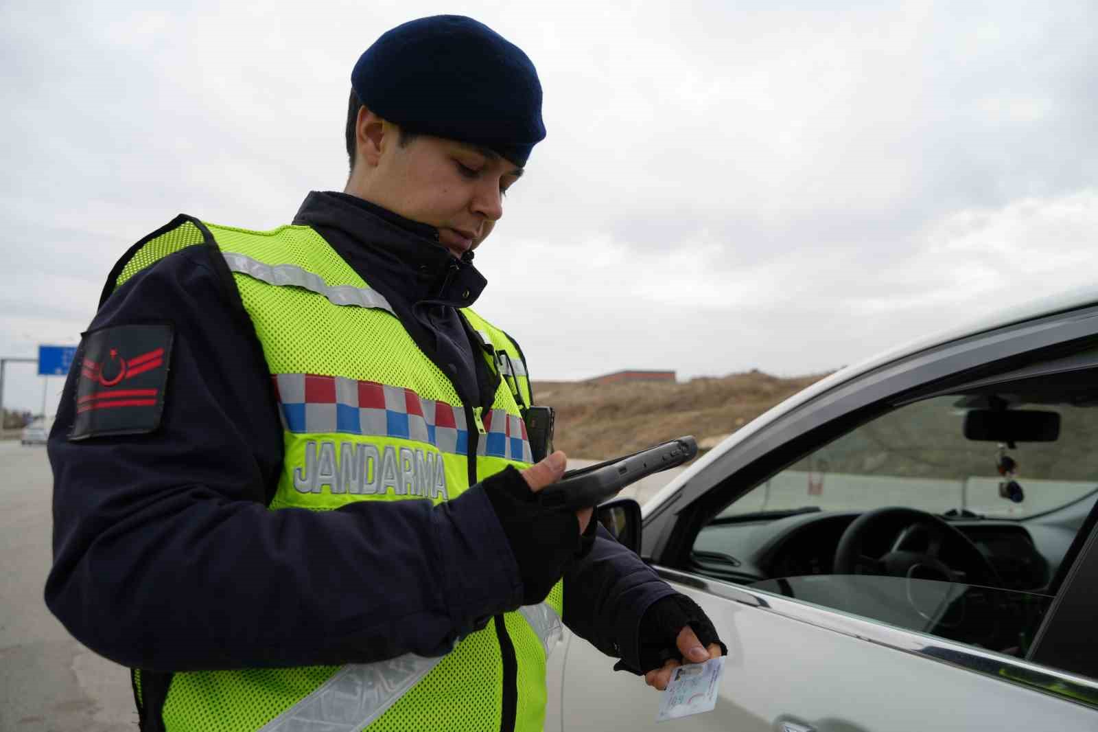43 ilin gecis noktasinin bayram bilancosu belli oldu 1 milyon 274 bin arac gecti JiyOK17E