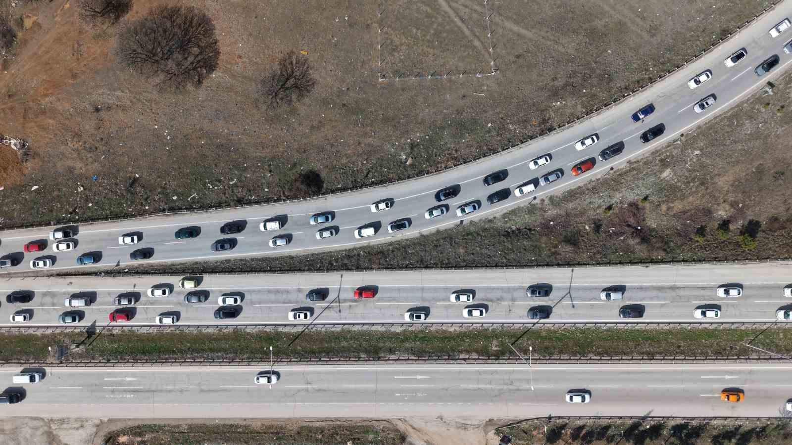 43 ilin gecis noktasinin bayram bilancosu belli oldu 1 milyon 274 bin arac gecti KeQAYPby