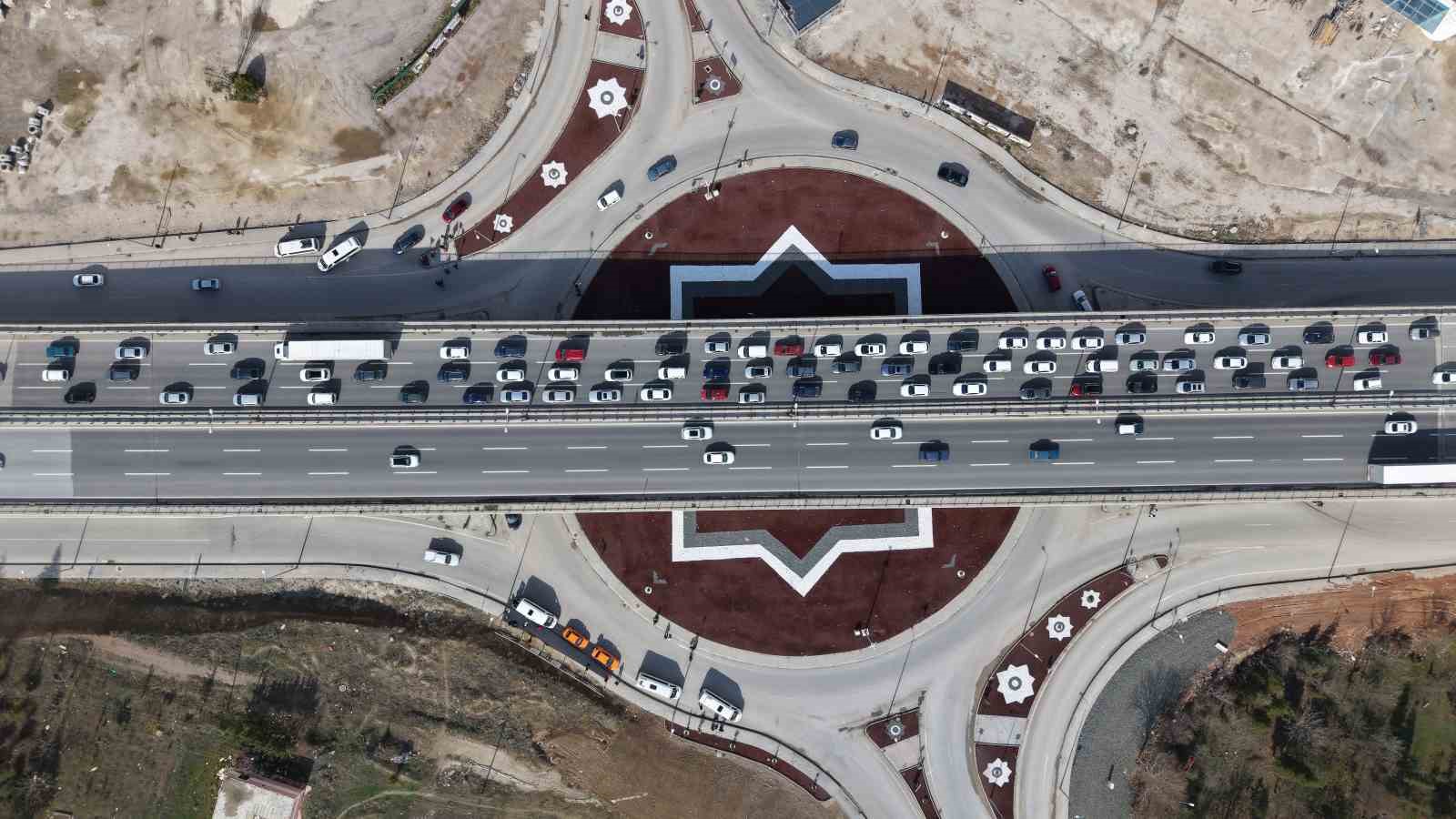 43 ilin gecis noktasinin bayram bilancosu belli oldu 1 milyon 274 bin arac gecti PstGVkZs