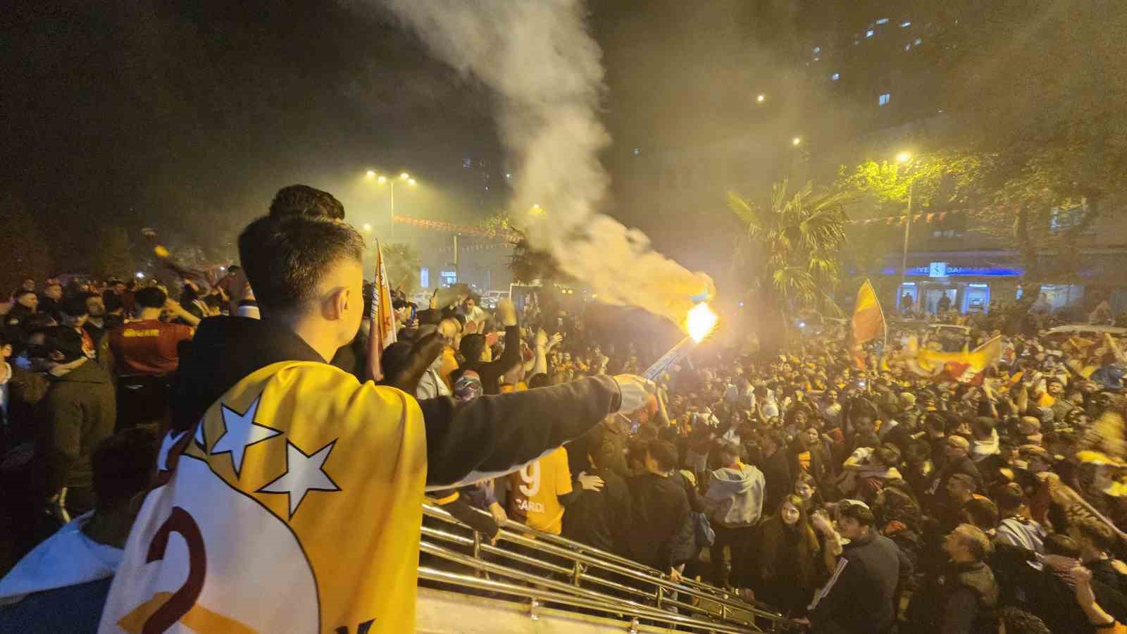 45 gunluk sare bebek galatasarayin sampiyonluk kutlamasinda 2 iLSfIVqT