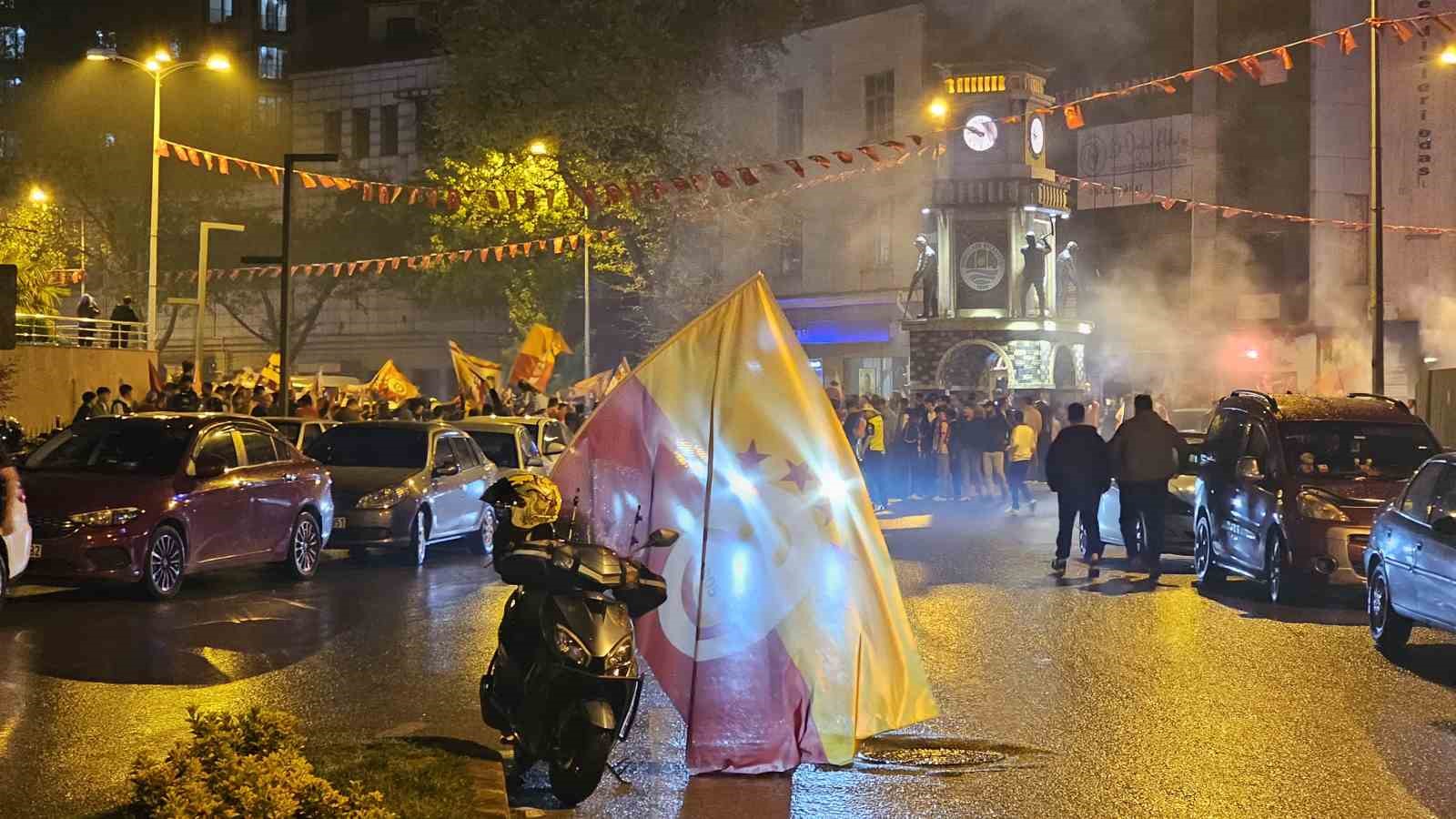 45 gunluk sare bebek galatasarayin sampiyonluk kutlamasinda 4 YBWsDy5a