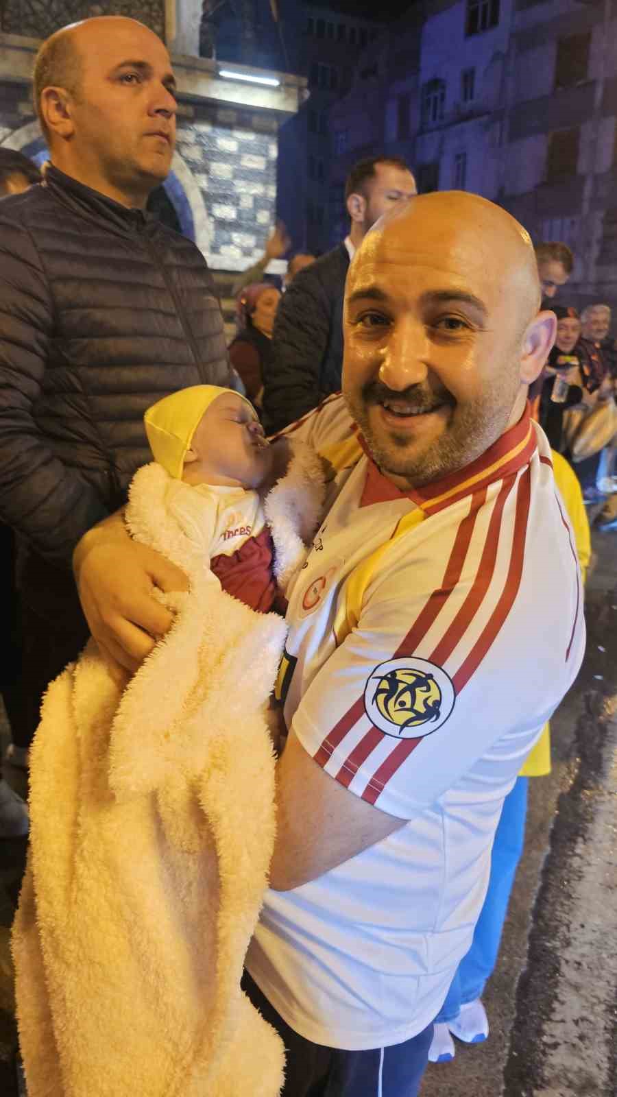 45 gunluk sare bebek galatasarayin sampiyonluk kutlamasinda 5