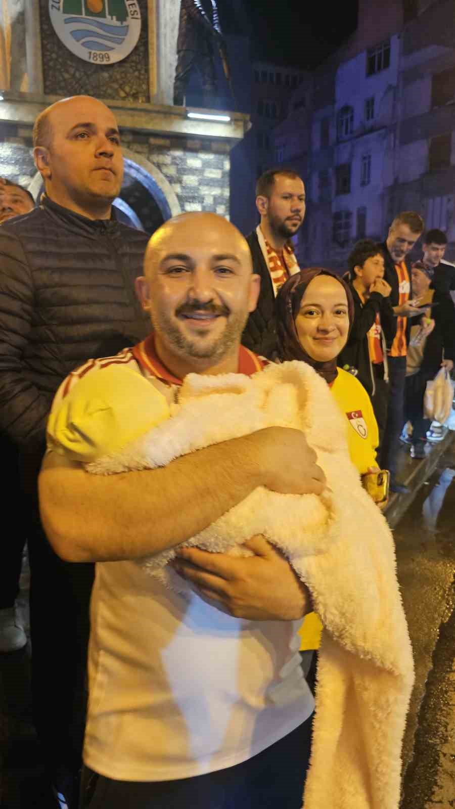 45 gunluk sare bebek galatasarayin sampiyonluk kutlamasinda 6