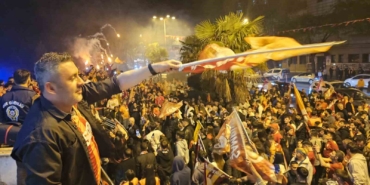 45-gunluk-sare-bebek-galatasarayin-sampiyonluk-kutlamasinda-xAeaJq3l.jpg