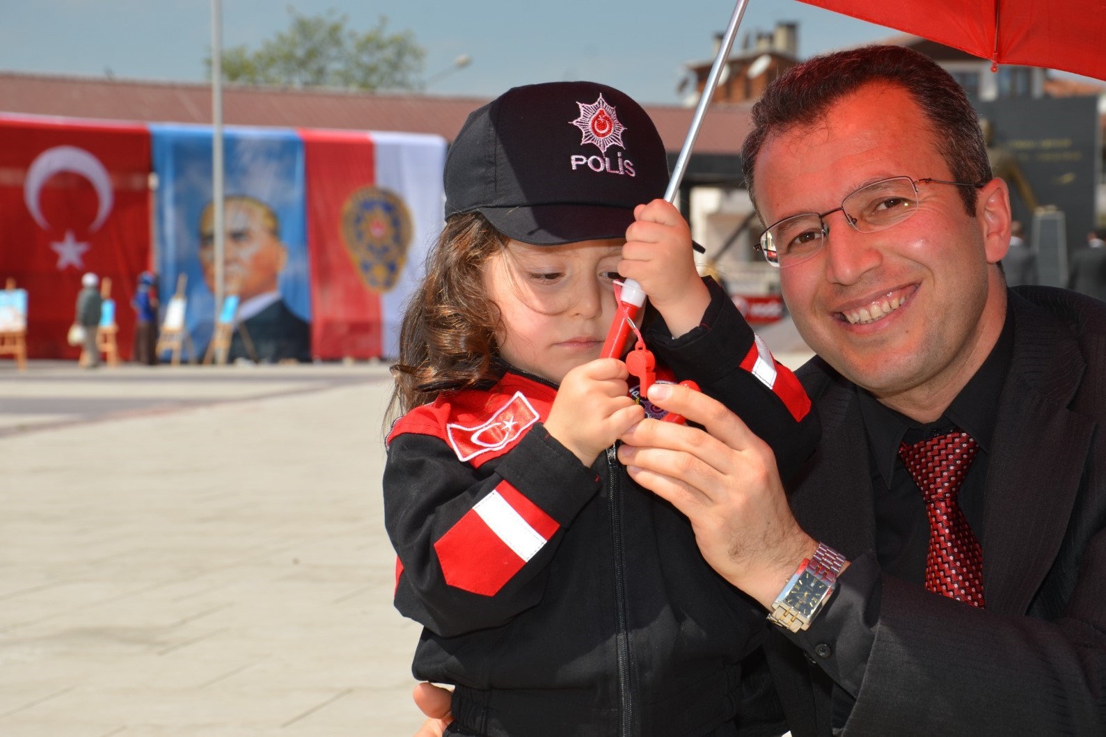 45 yasinda polislikten ayrilip ogretmen oldu emekliligini 20 yil uzatti 3 dAPJkWNs