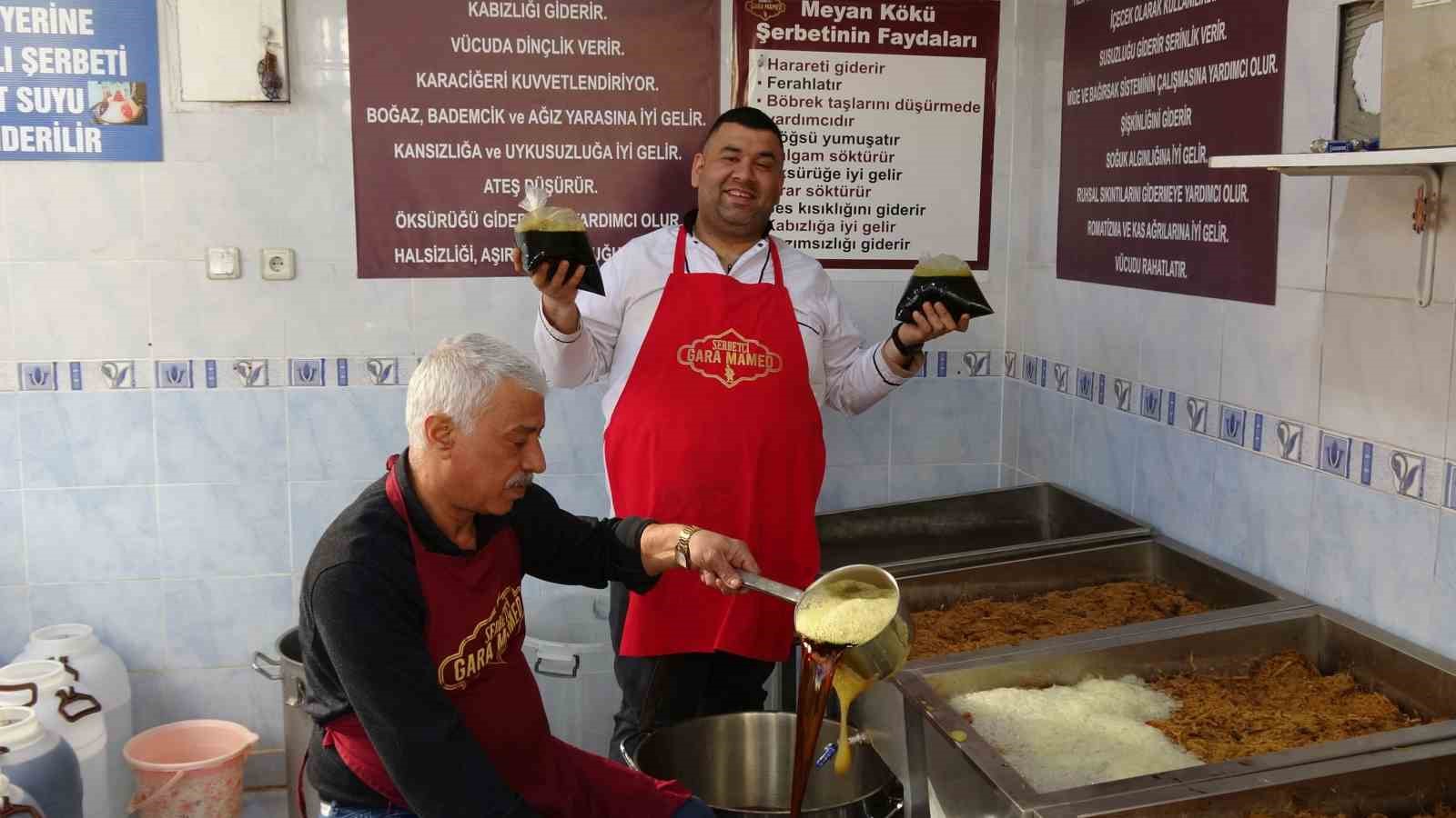 45 yildir ayni yontemle meyan serbeti hazirliyor 3 umvgTsdu