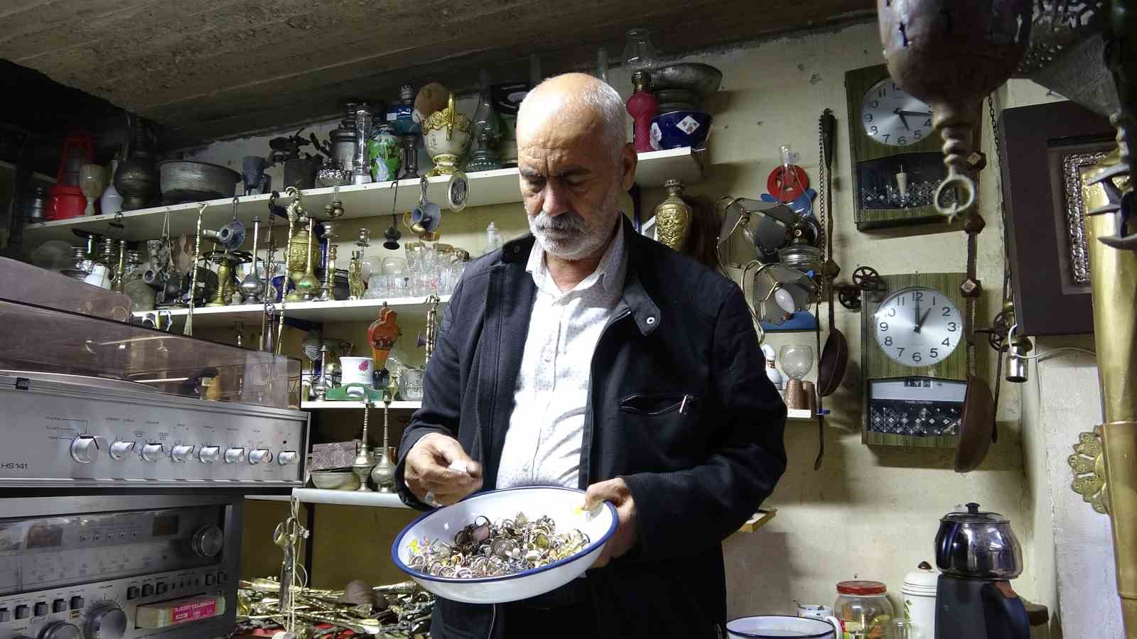 45 yildir topladigi antika esyalarin sayisini kendisi de bilmiyor 1 GfjfKAOt