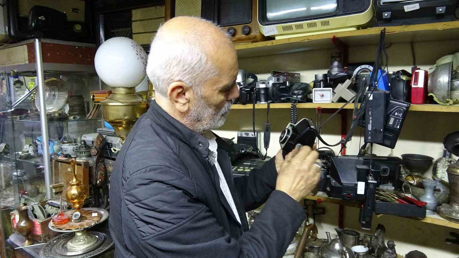 45 yildir topladigi antika esyalarin sayisini kendisi de bilmiyor 2 sXXD4ZOG