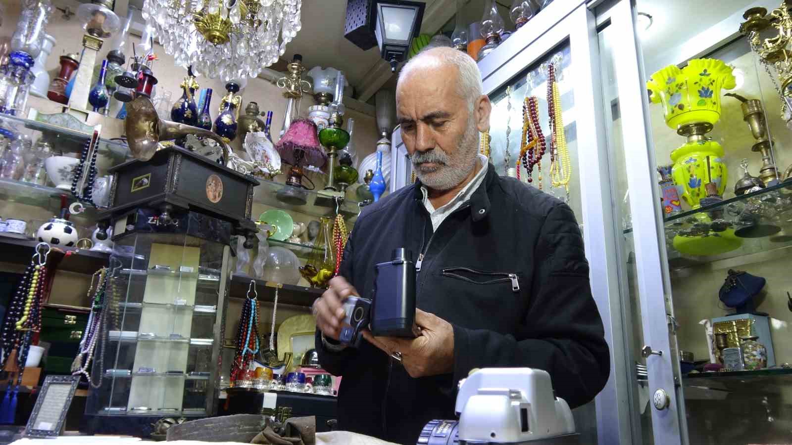 45 yildir topladigi antika esyalarin sayisini kendisi de bilmiyor 8 k7Gkp4AB