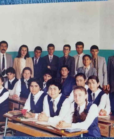 45-yillik-ogretmeni-esinin-emeklilik-surprizi-gozyaslarina-bogdu-tvJd1vM5.jpg