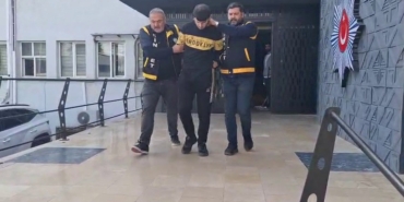 45ten-fazla-bicak-darbesiyle-esini-olduren-supheli-adliyeye-sevk-edildi-i2hAbSq8.jpg