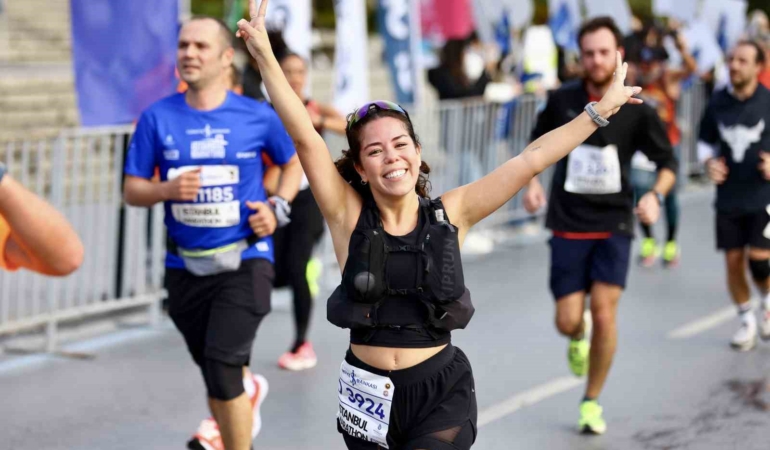 47-istanbul-maratonunda-halk-kosusu-kayitlari-tukendi-RfK3KOWH.jpg