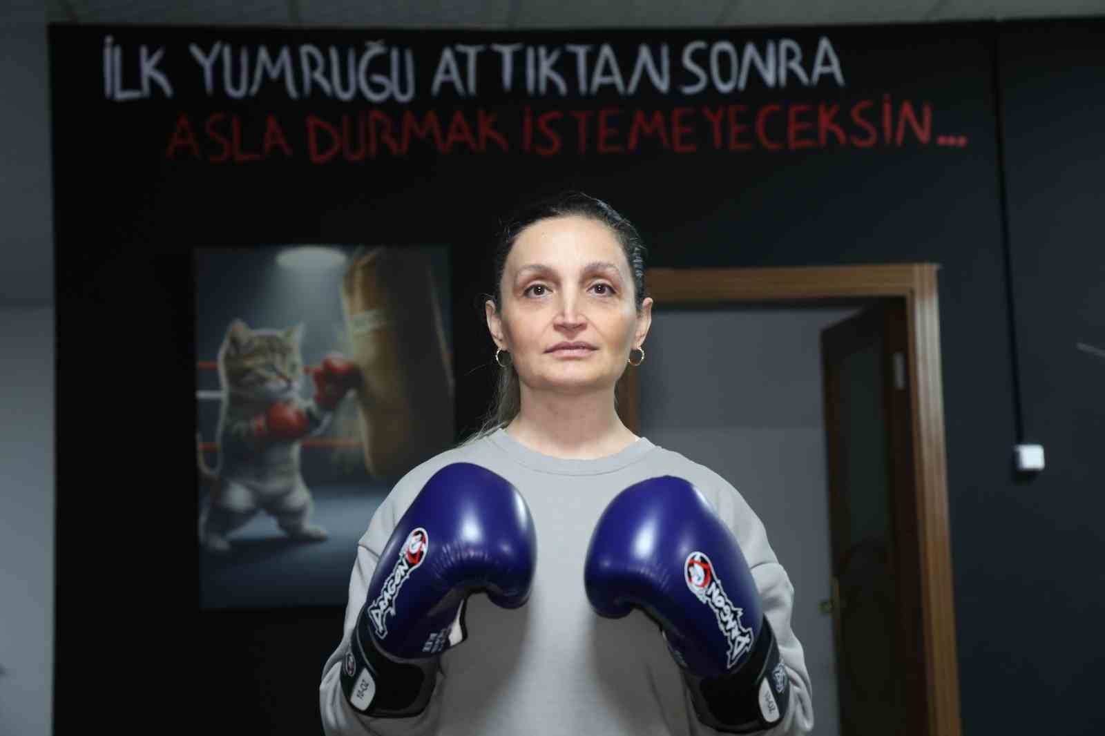 47 yasindaki hemsire anne cocuklariyla birlikte eldiven giyip ringe cikti 7