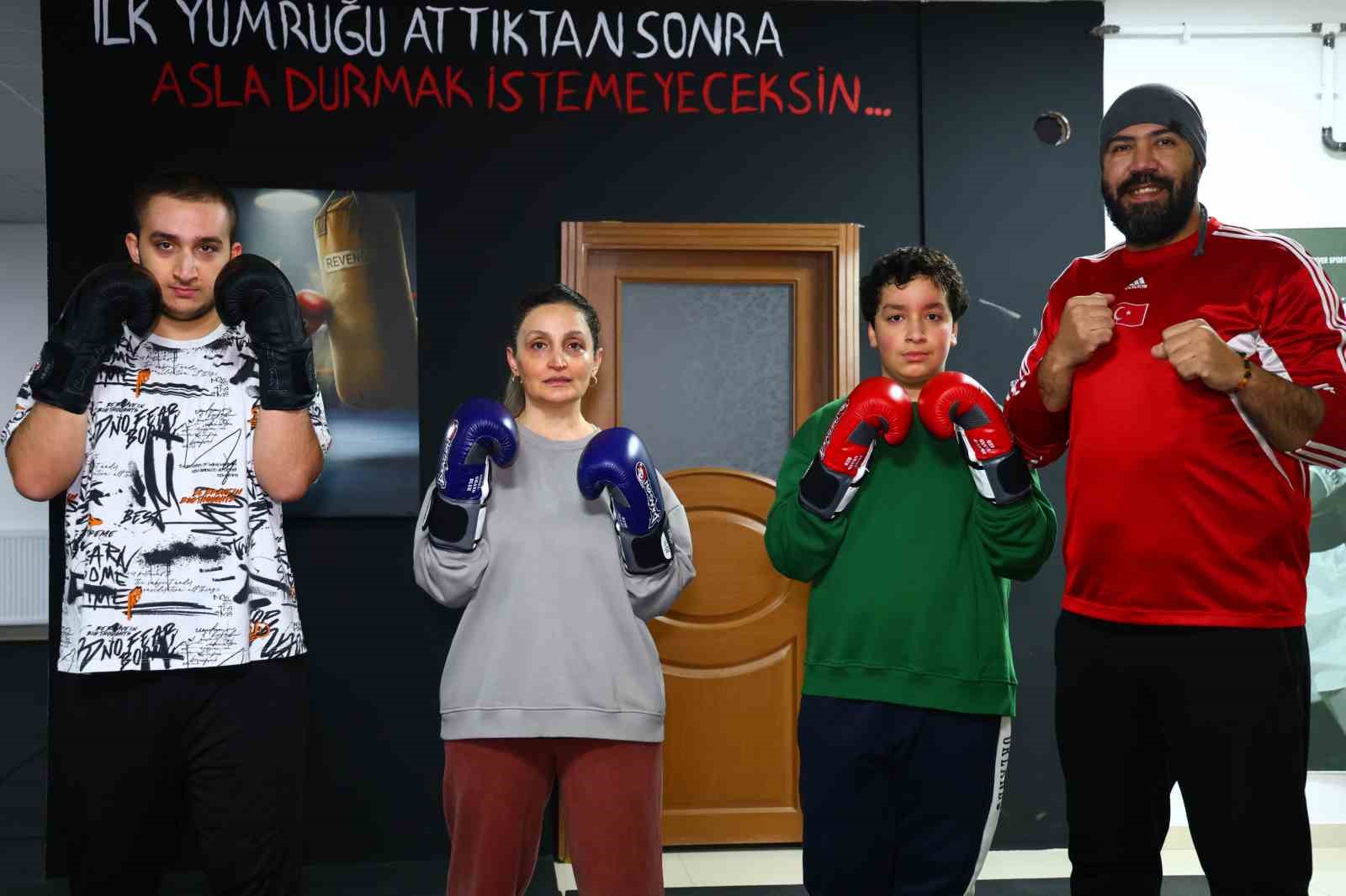 47 yasindaki hemsire anne cocuklariyla birlikte eldiven giyip ringe cikti 9 9aFAFnjb