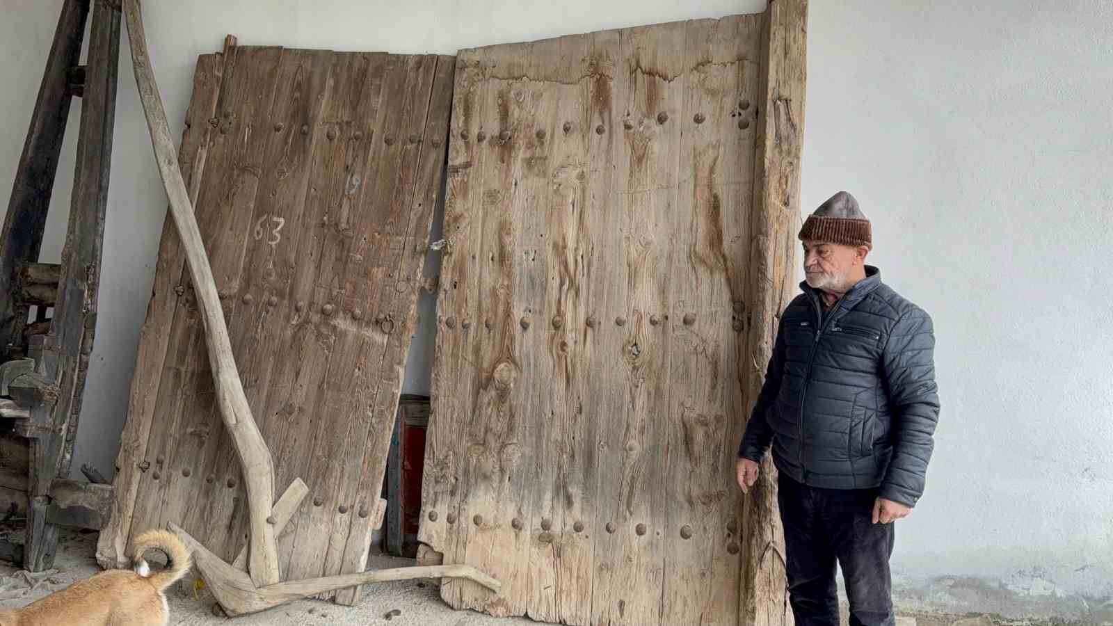 47 yıllık tutku servete dönüştü: antika dükkânında adım atacak yer yok 8 47 yillik tutku servete donustu antika dukk ninda adim atacak yer yok 4