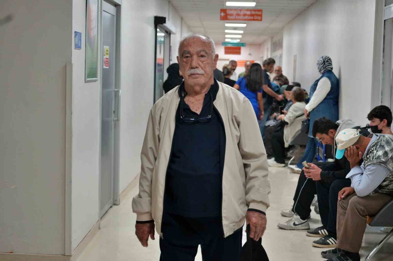 48 yıldır babasından ve kız kardeşinden aldığı böbreklerle yaşıyor 4 48 yildir babasindan ve kiz kardesinden aldigi bobreklerle yasiyor 0 EjCUM4Qr
