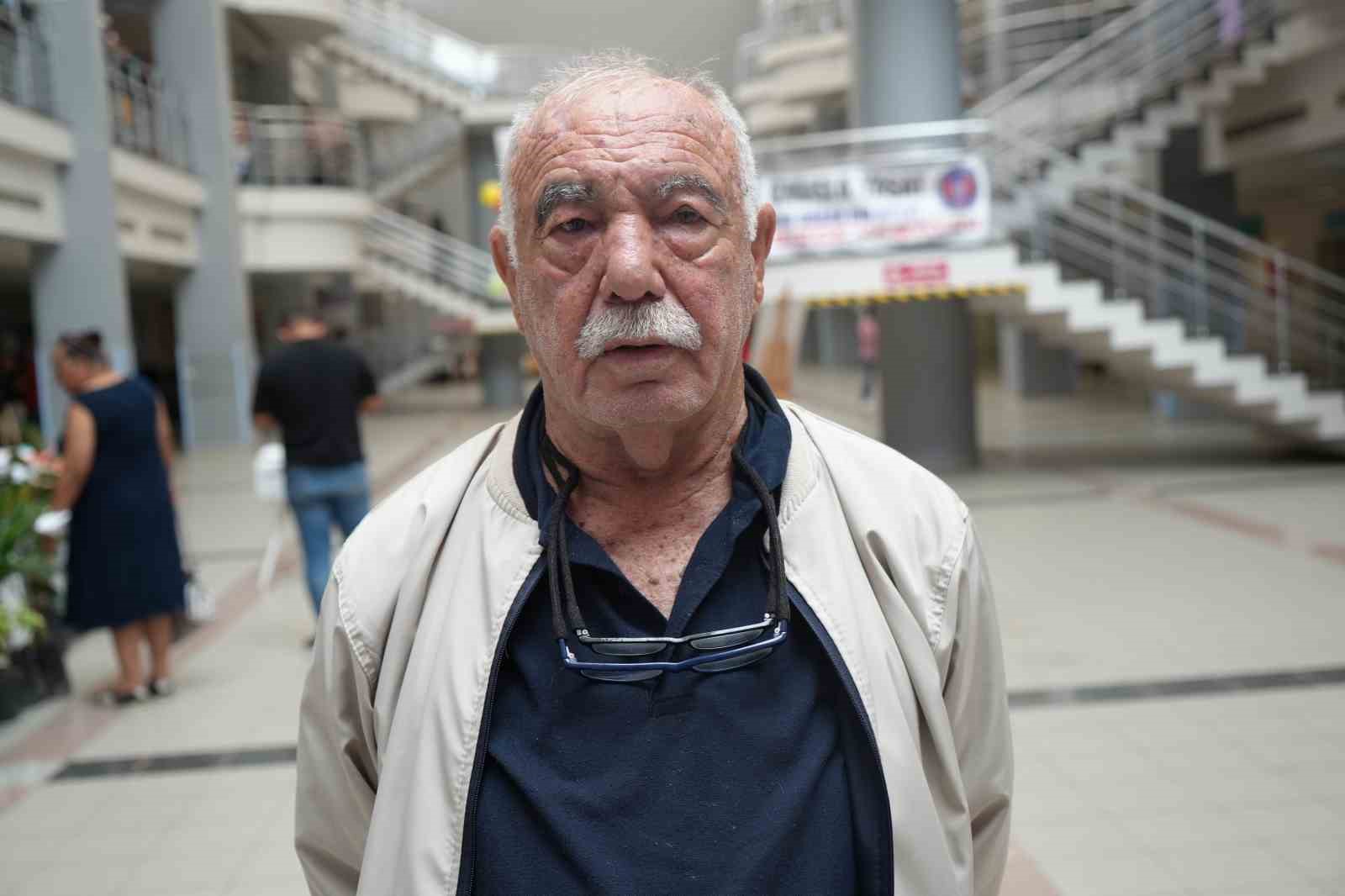 48 yıldır babasından ve kız kardeşinden aldığı böbreklerle yaşıyor 5 48 yildir babasindan ve kiz kardesinden aldigi bobreklerle yasiyor 1 Ee34ZeAD