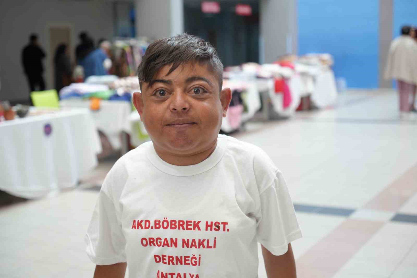 48 yıldır babasından ve kız kardeşinden aldığı böbreklerle yaşıyor 6 48 yildir babasindan ve kiz kardesinden aldigi bobreklerle yasiyor 2 rj5PEcGz