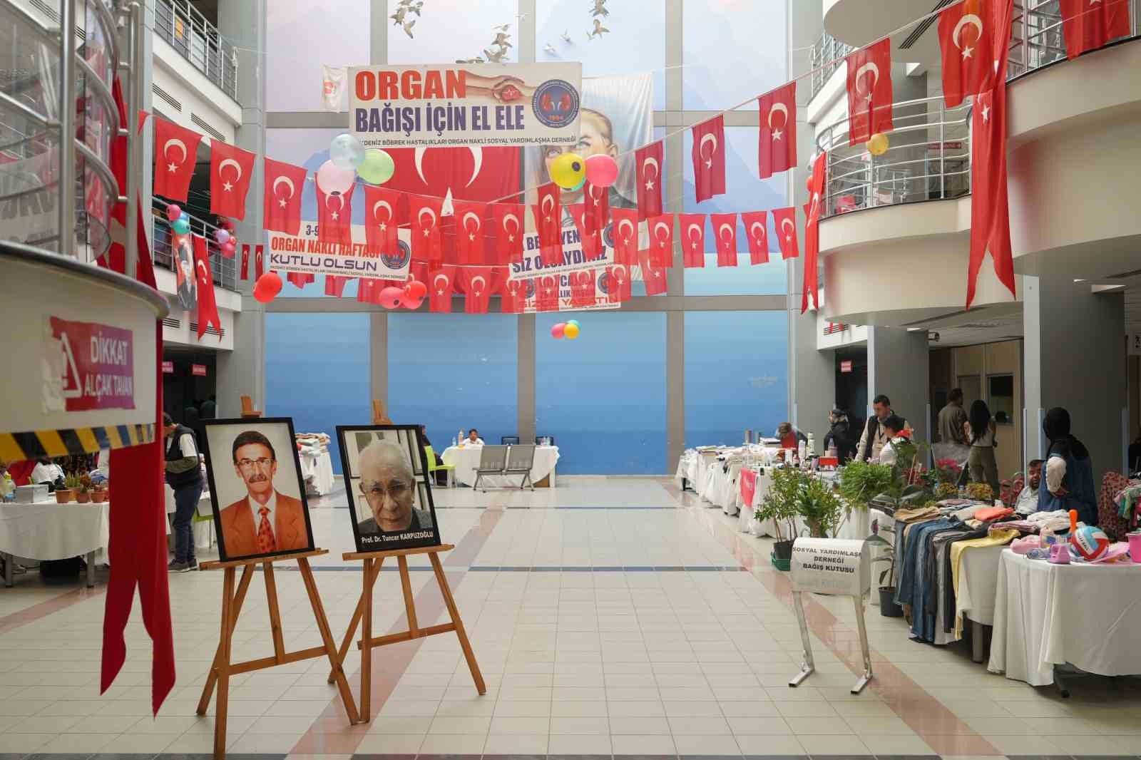 48 yıldır babasından ve kız kardeşinden aldığı böbreklerle yaşıyor 9 48 yildir babasindan ve kiz kardesinden aldigi bobreklerle yasiyor 5 JQuY4jyj