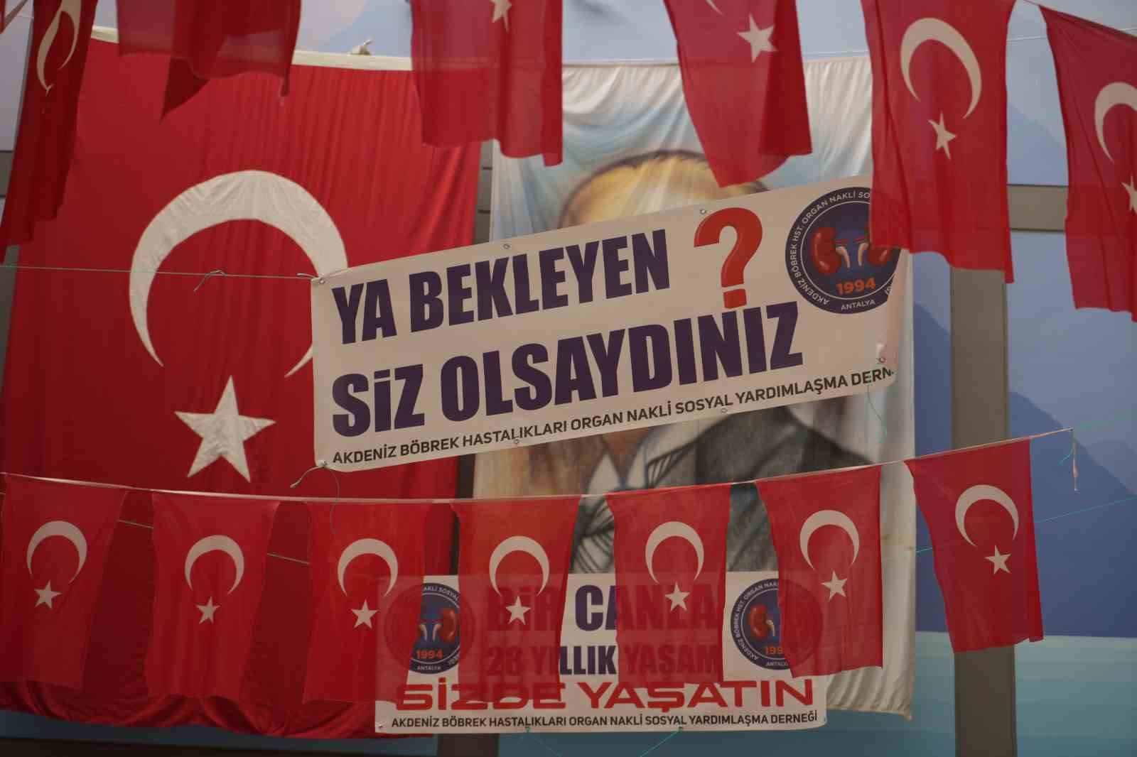 48 yıldır babasından ve kız kardeşinden aldığı böbreklerle yaşıyor 11 48 yildir babasindan ve kiz kardesinden aldigi bobreklerle yasiyor 7 Iavdi136