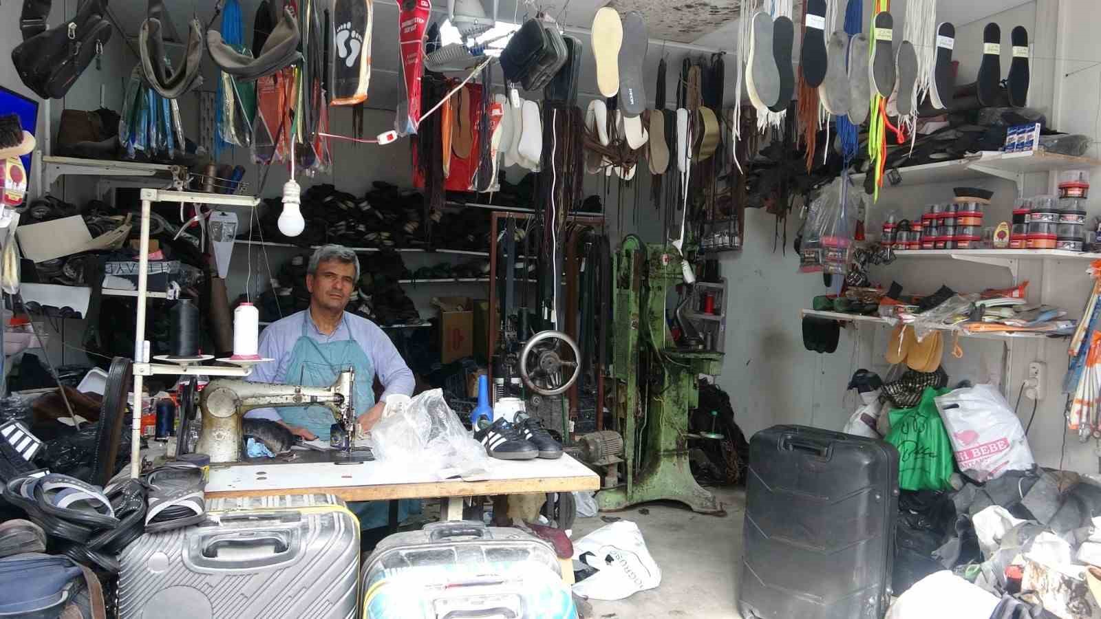 48 yıllık usta çalışma azmiyle gençlere örnek oluyor 4 48 yillik usta calisma azmiyle genclere ornek oluyor 0 SGOmdmN7