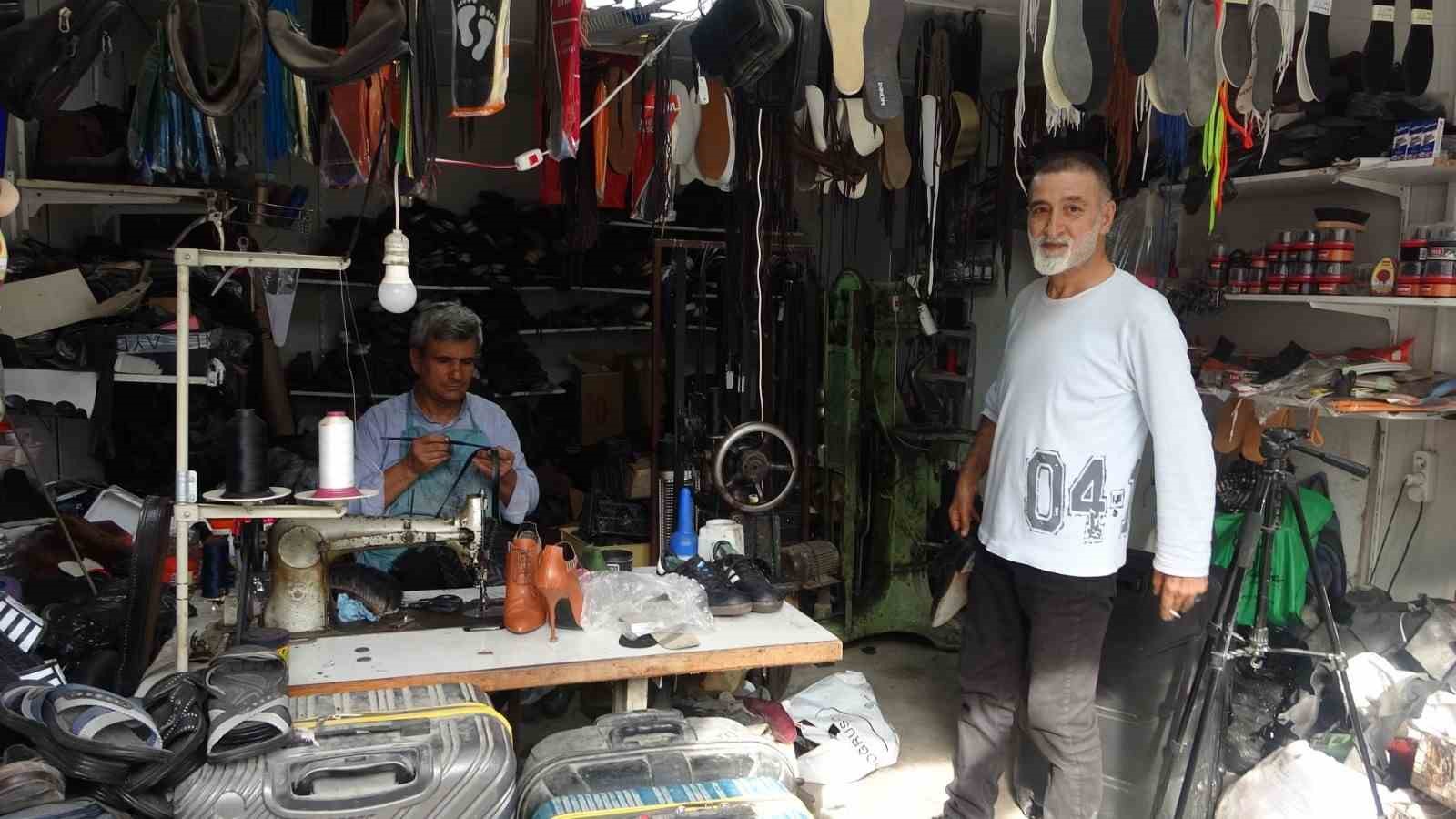 48 yıllık usta çalışma azmiyle gençlere örnek oluyor 7 48 yillik usta calisma azmiyle genclere ornek oluyor 3 Mn6jYct5