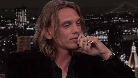 Jamie Campbell Bower kimdir?