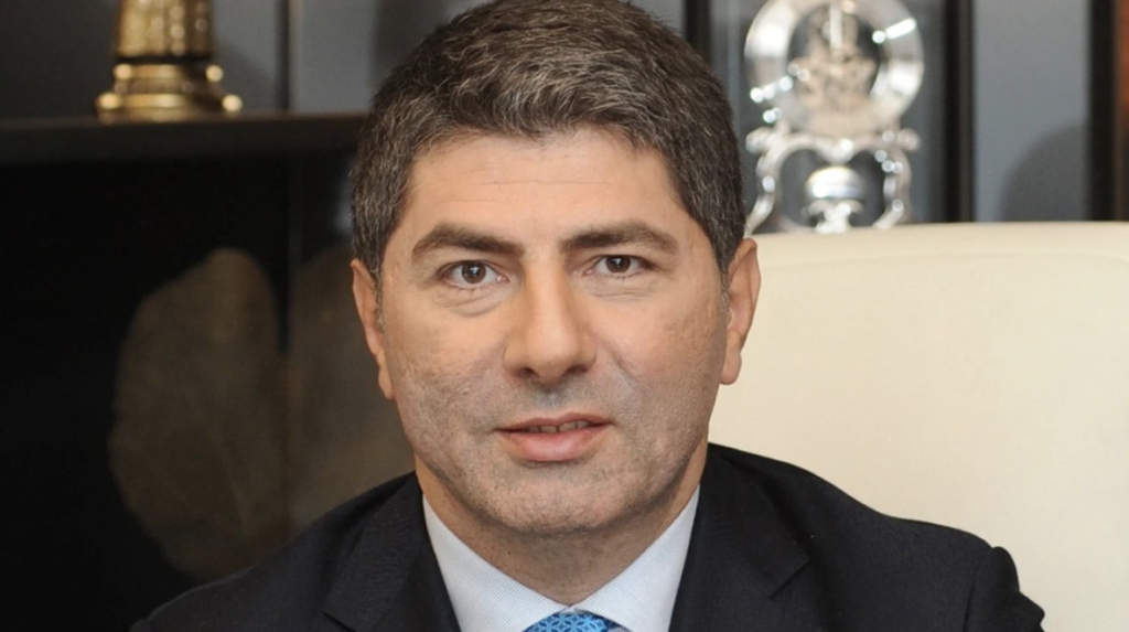 Hakan Safi ne iş yapıyor?