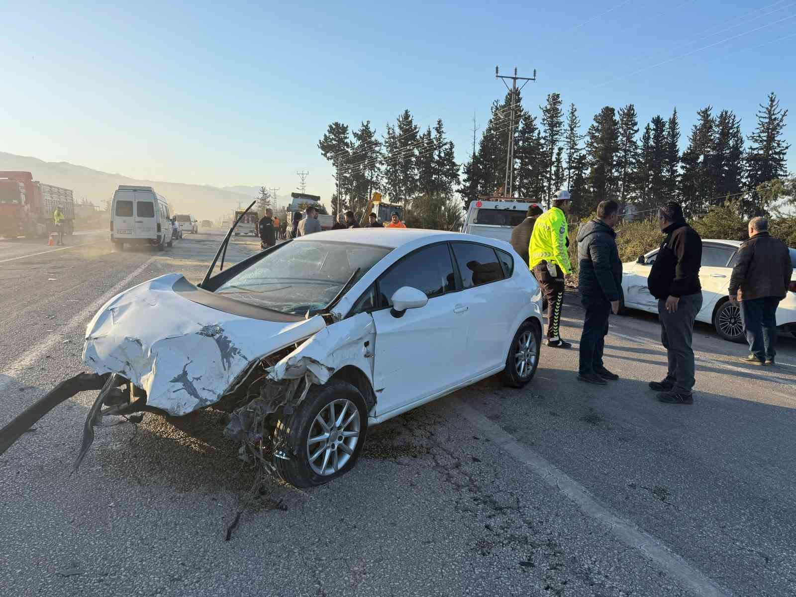 5 aracin karistigi kaza anbean arac kamerasinda 1 55OyMdbl