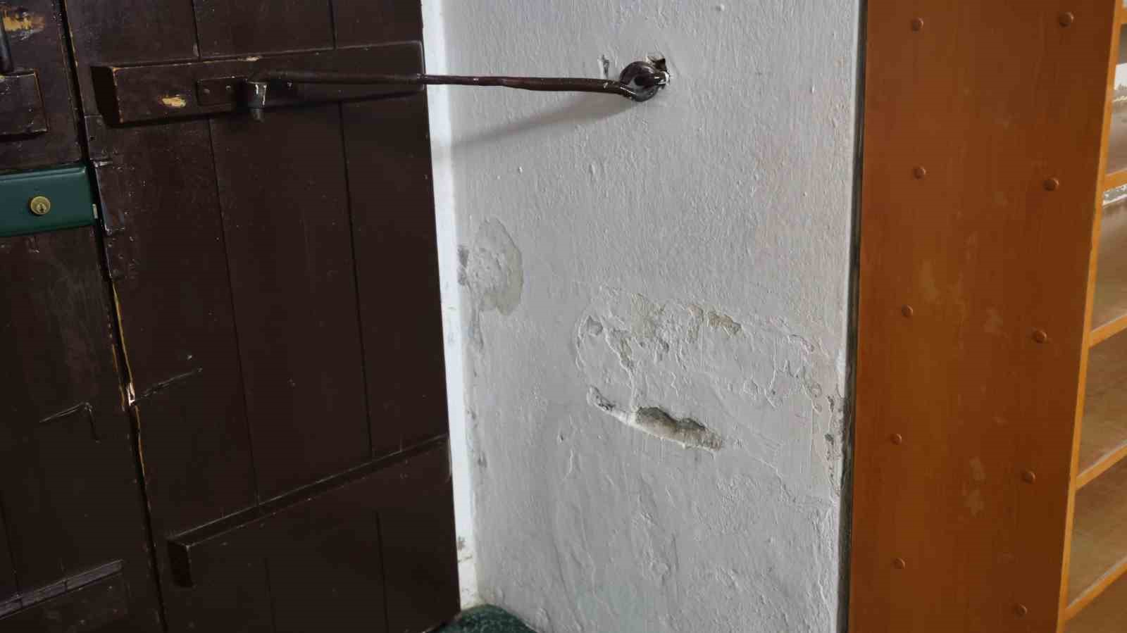 5 asırlık miras alarm veriyor: Ahi Evran Cami’nin sıva ve boyaları dökülüyor 8 5 asirlik miras alarm veriyor ahi evran caminin siva ve boyalari dokuluyor 4 ZY8kM9qQ