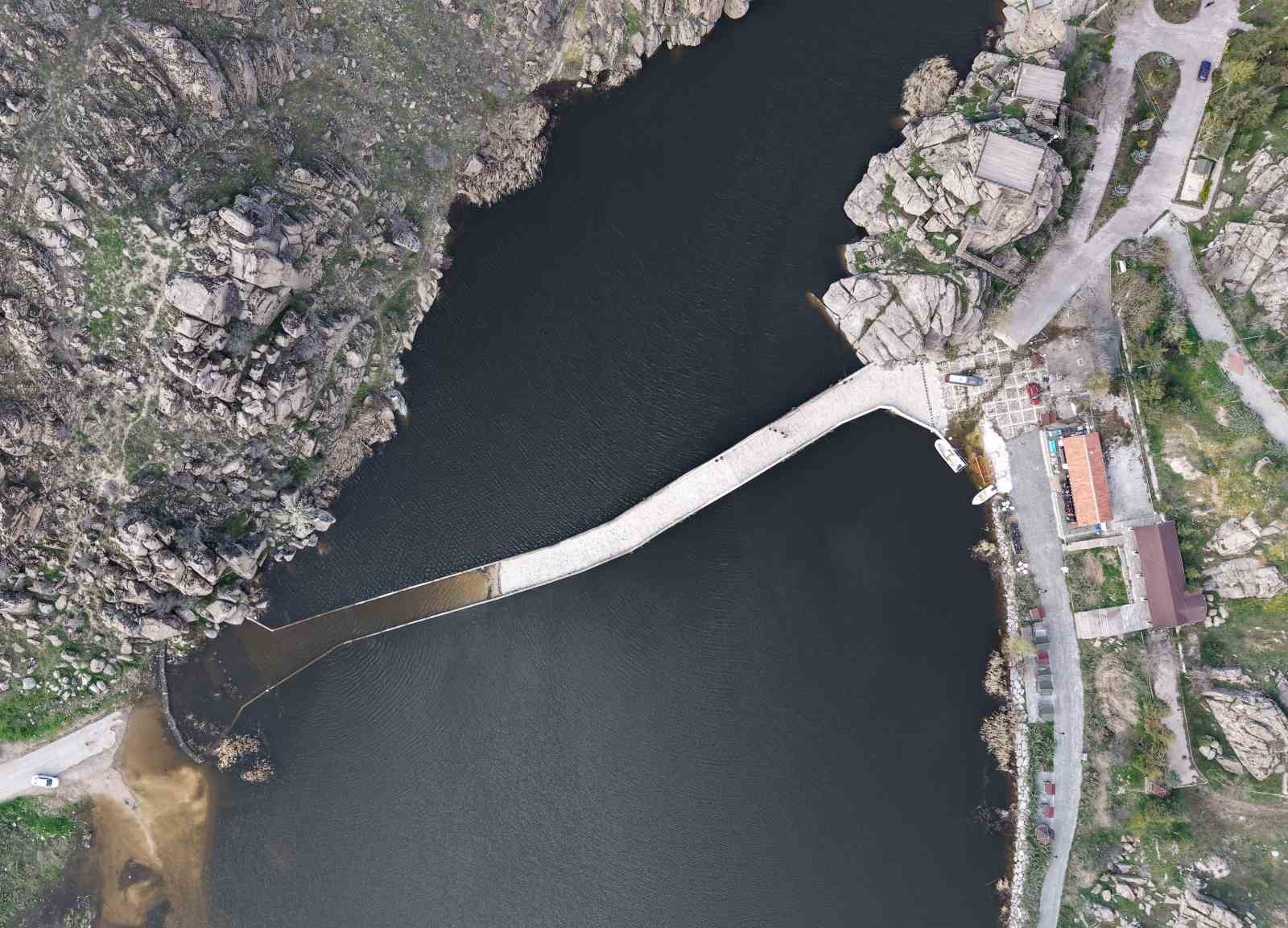 5 ay once cekilmisti son hali havadan goruntulendi barajda su seviyesi yeniden yukseldi 2 pzZikKEO
