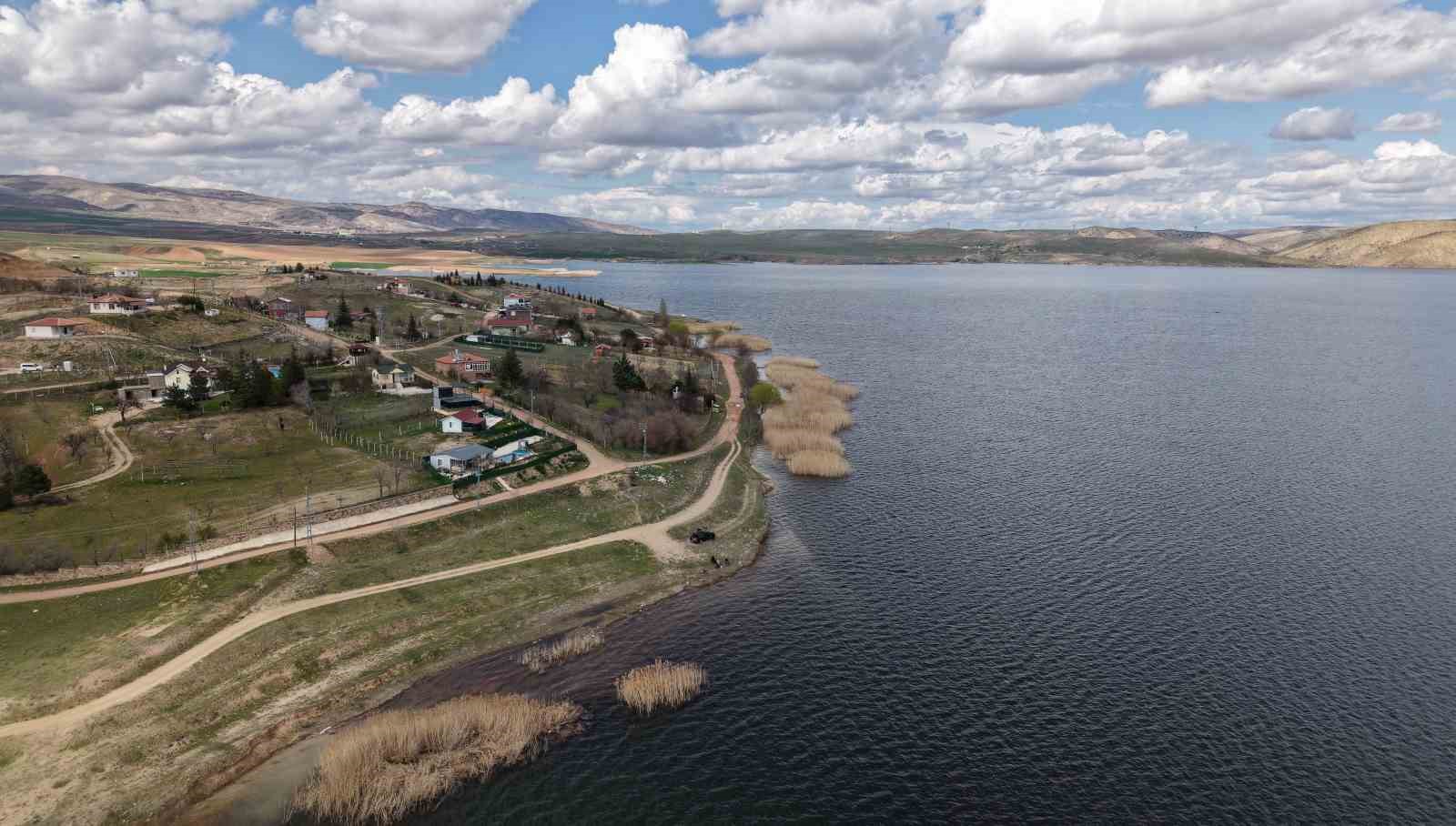 5 ay once cekilmisti son hali havadan goruntulendi barajda su seviyesi yeniden yukseldi 7 fZ5jHYJn