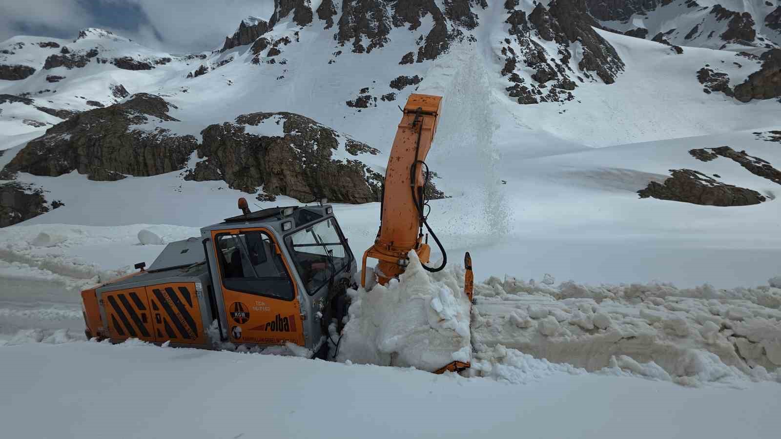5 aydir kapali olan van bahcesaray yolunda calismalarda sona dogru 4 wRCgzdlf