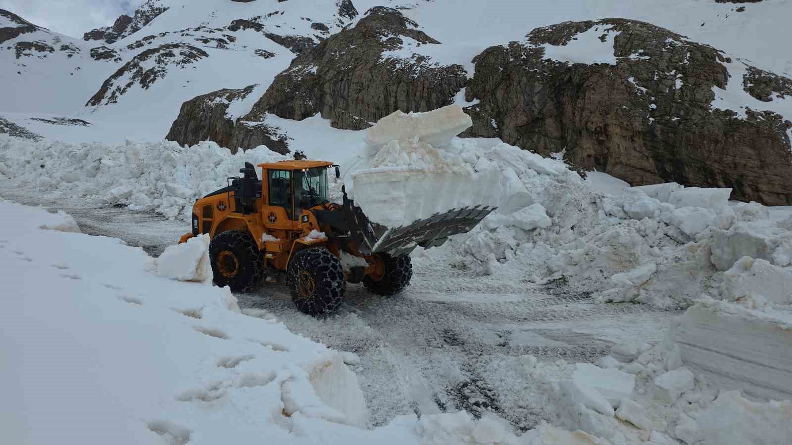 5 aydir kapali olan van bahcesaray yolunda calismalarda sona dogru 5 lkBJZqiu