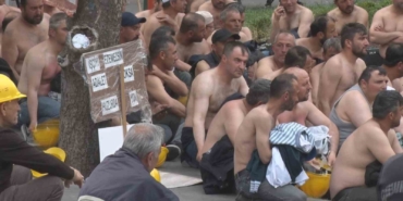 5-aydir-maas-alamayan-maden-iscilerinin-aclik-grevi-8inci-gununde-devam-ediyor-hGsQ6xxZ.jpg